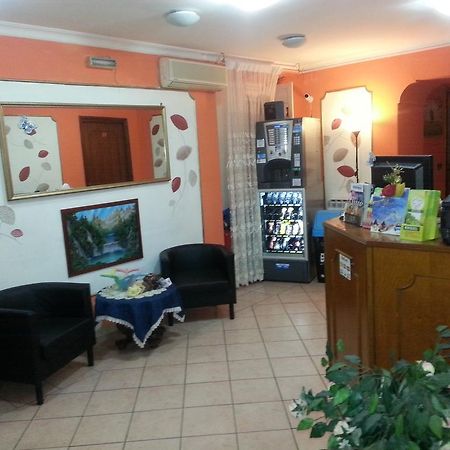 Отель Roxena House Рим Экстерьер фото