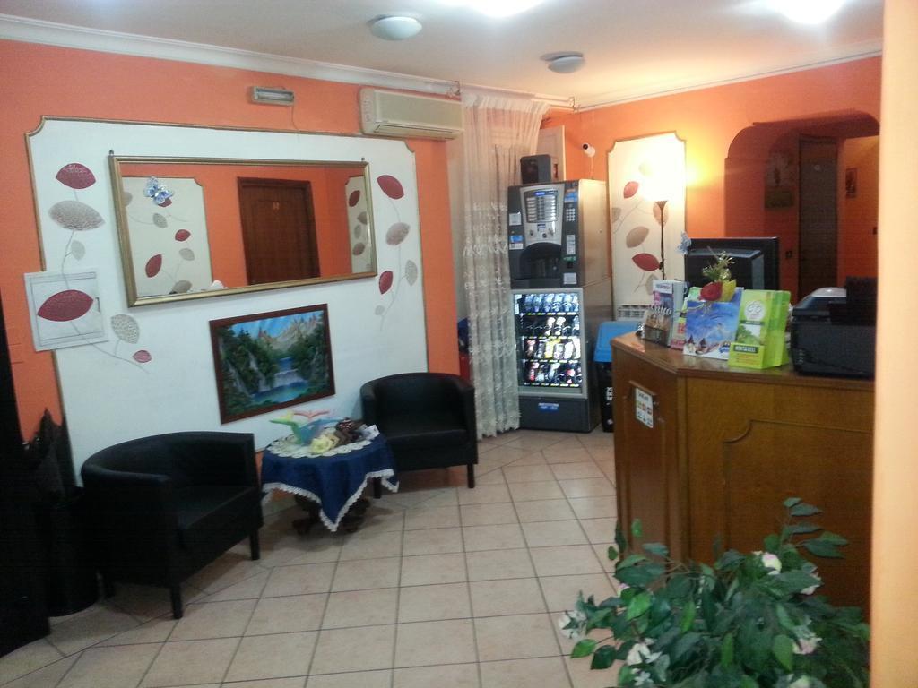 Отель Roxena House Рим Экстерьер фото