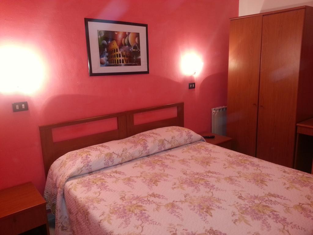 Отель Roxena House Рим Экстерьер фото
