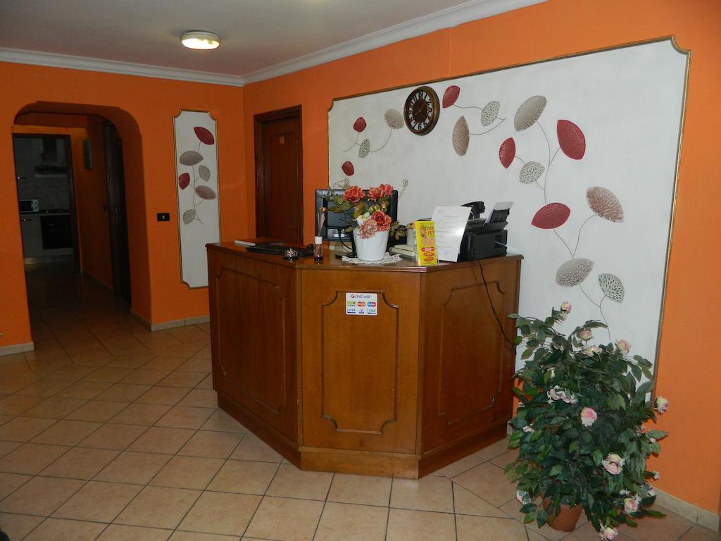 Отель Roxena House Рим Экстерьер фото