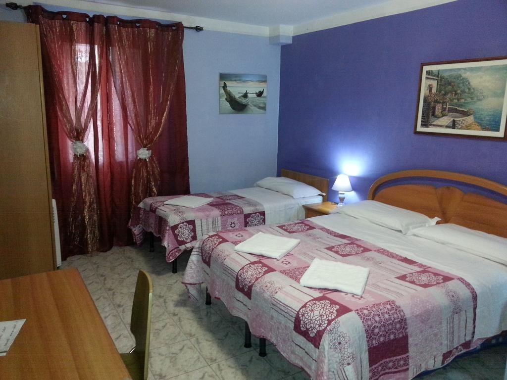 Отель Roxena House Рим Экстерьер фото