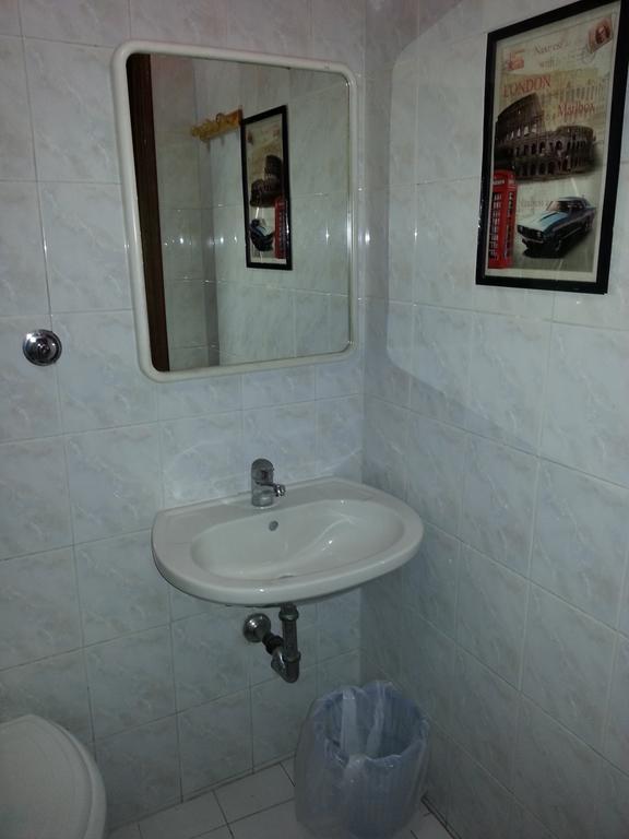 Отель Roxena House Рим Экстерьер фото